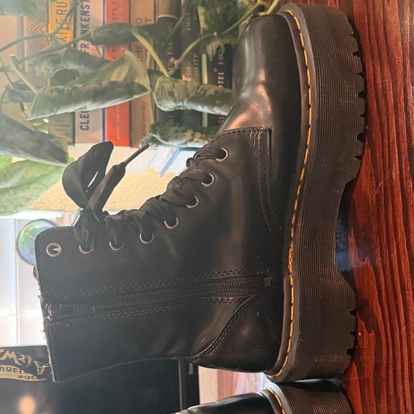 US MENS 7 Dr. Martens Black Leather Platform Lace-Up Boots with Satin Laces - Picture 9 of 14